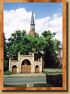 Die romanisch-gotischen Kirche.